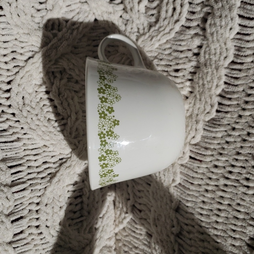 Vintage Corelle green daisy / spring blossom coffee/tea cup